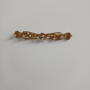 Elegant Gold and Pearl Hair Clip